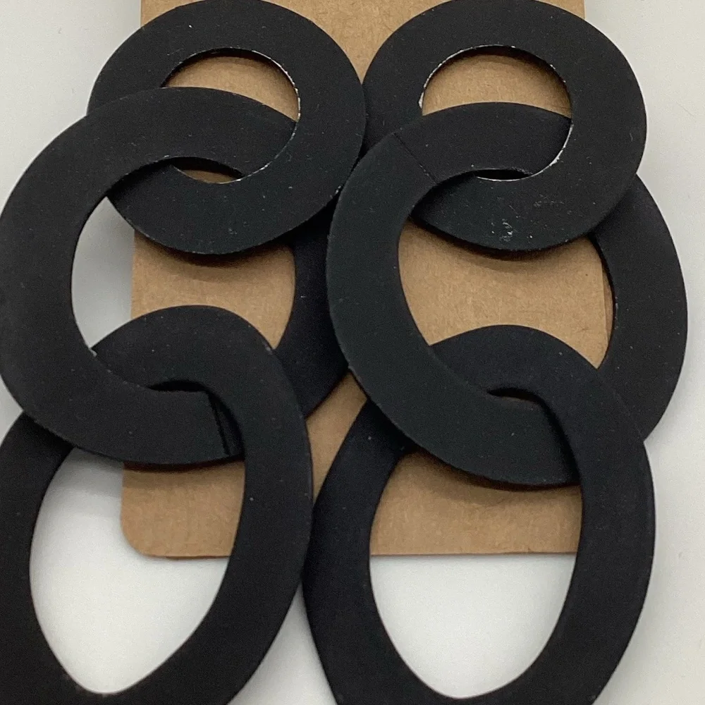 189. Black Matte Triple Dangling Hoop Earrings GUC